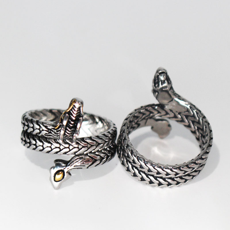 Creative Hand Vintage Men's Titanium Steel Ring - Image 5