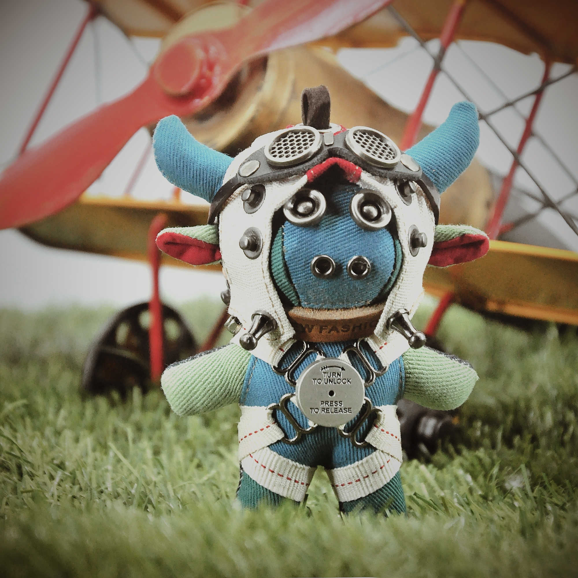 Cute Cow Retro Pilot's Little Pendant Keychain - Image 5