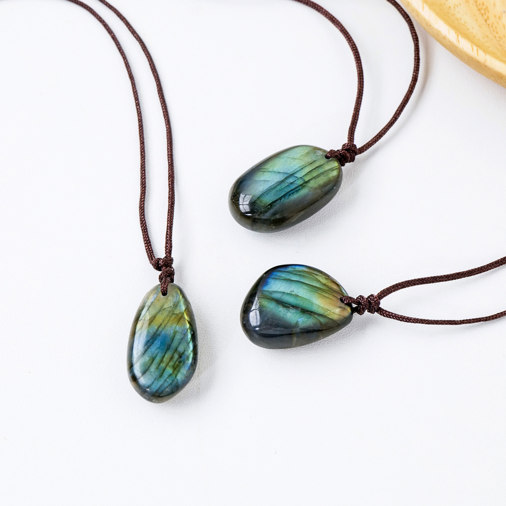 Simple Crystal Fashion Necklace - Image 5