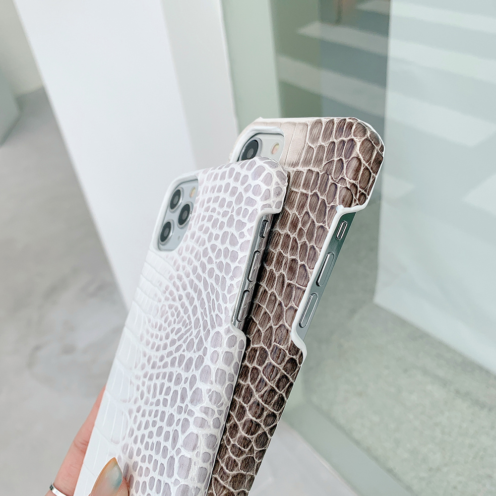 Gradient Crocodile-Print Leather Phone Case - Image 6