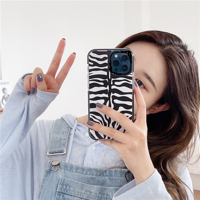 Transparent Zebra Pattern Phone Case - Image 4